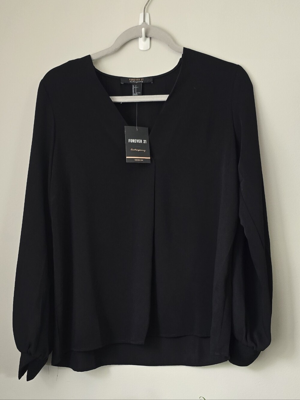 🆕️Forever 21 Black V-Neck Long Sleeve Blouse Small NWT
